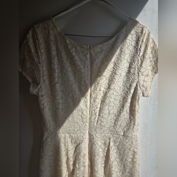 NWT Yellowberry Lace Midi Dress Womens Size M/L - Picture 4 of 7